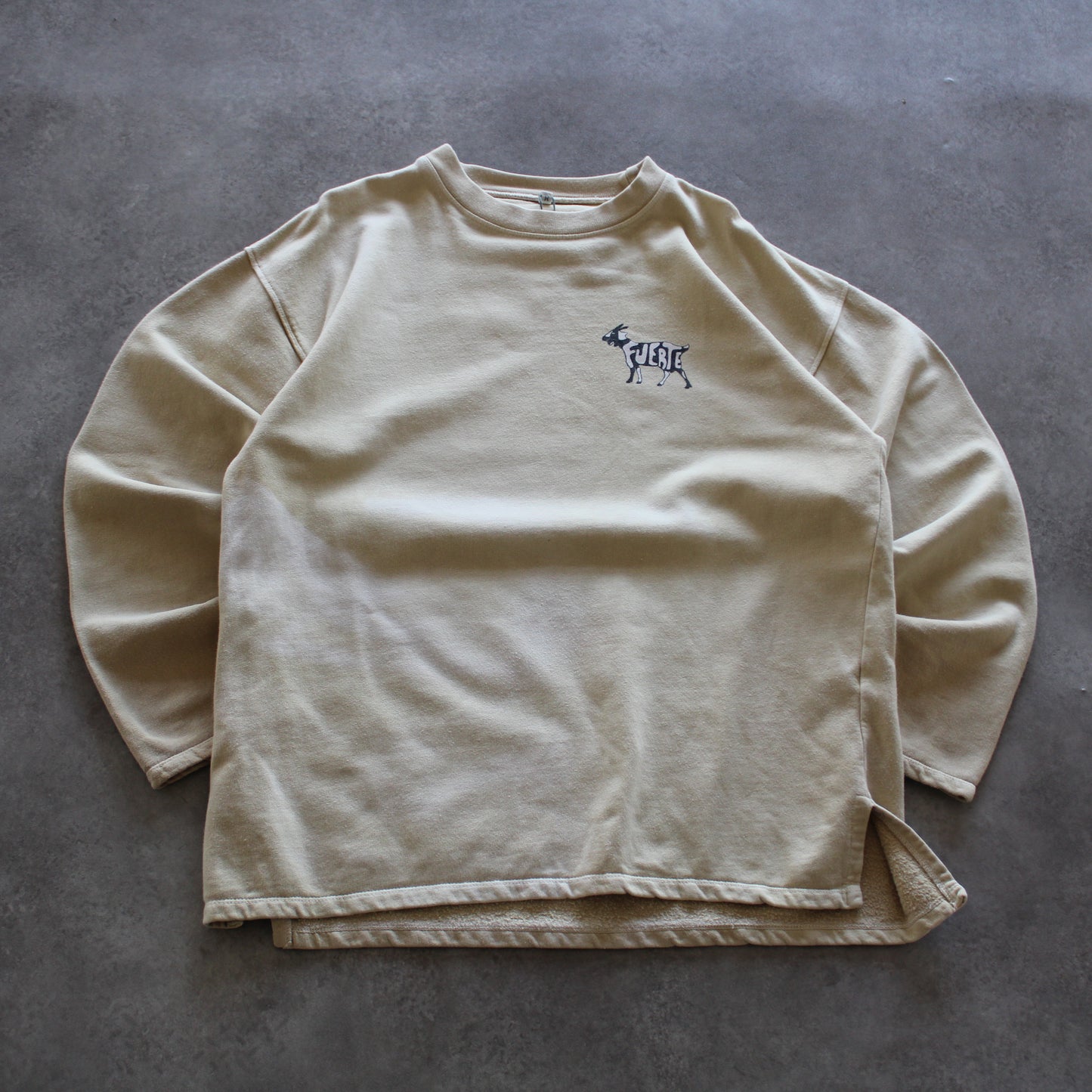 Fuerte Vintage Beige Sweatshirt – Minimal Logo & Relaxed Fit (Man-M)