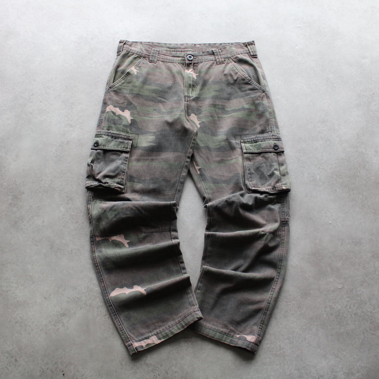 Tissaia Vintage Camouflage Cargo Pants – Military Style Utility Trousers (Man-L)