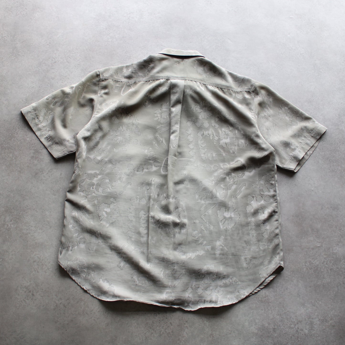 Vintage Satin Patterned Short Sleeve Shirt – Silver (Man-XL)