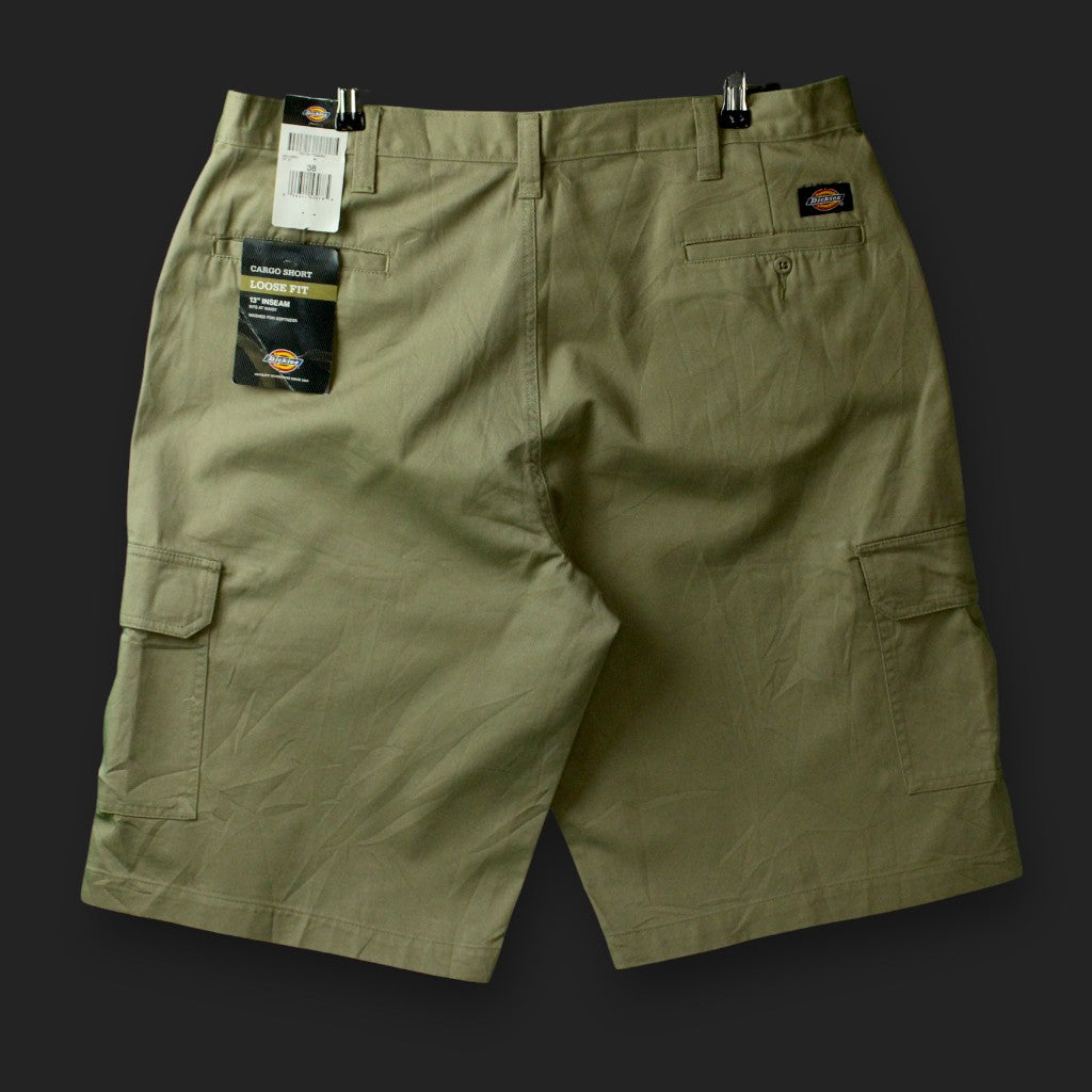 Dickies Cargo-Shorts (Größe W38)
