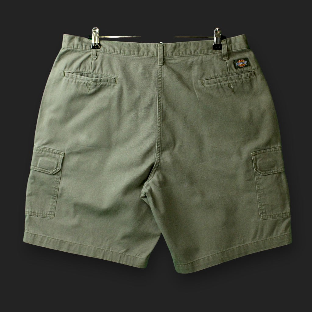 Dickies Cargo-Shorts (Größe W38)