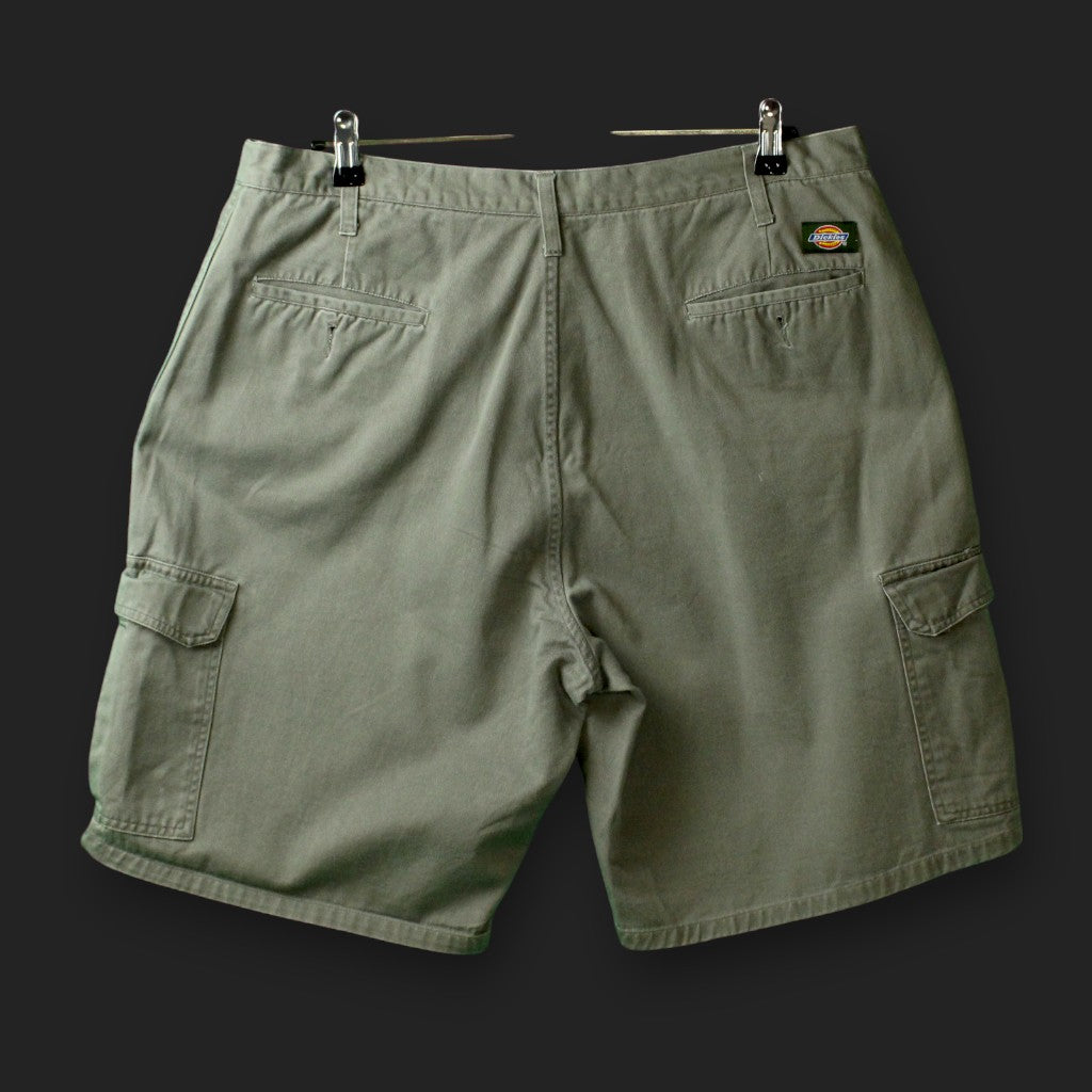 Dickies Cargo-Shorts (Größe W38)