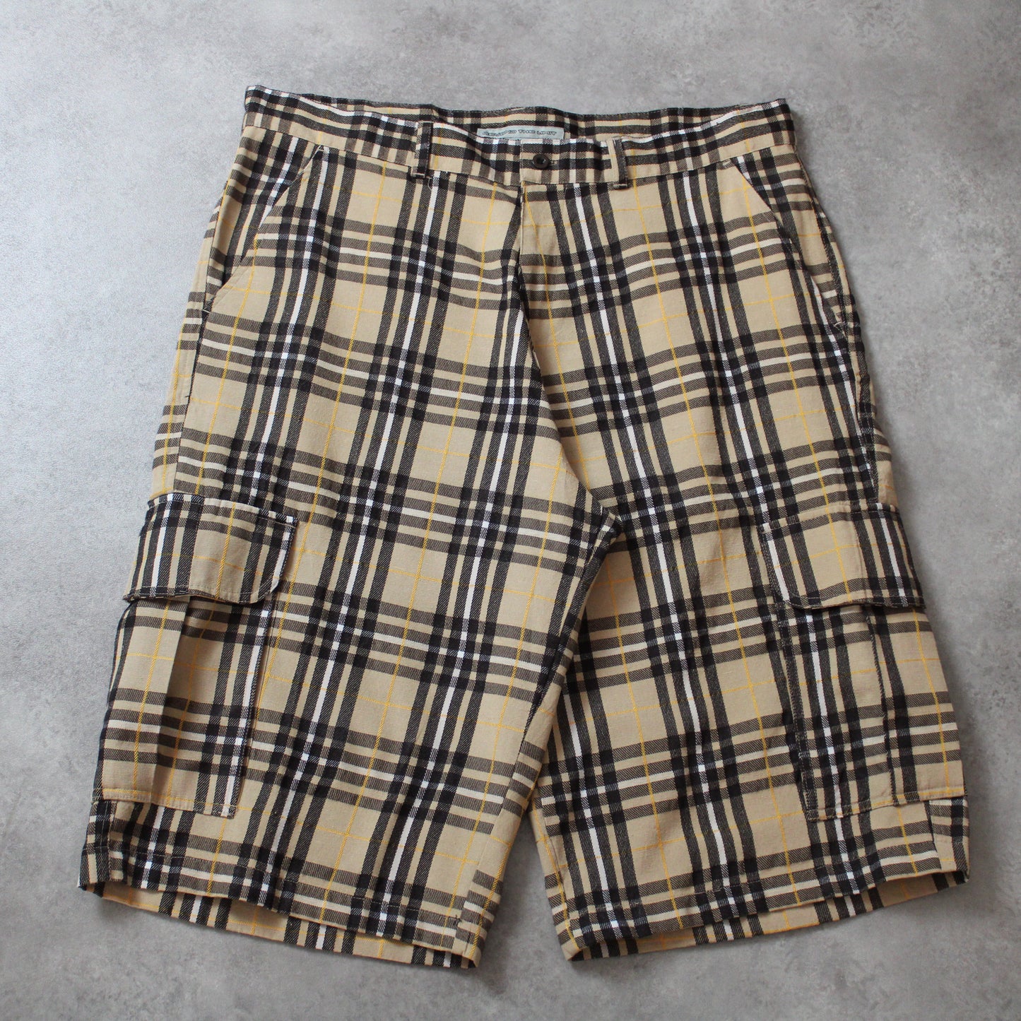 Beyond The Limit Cargo-Shorts (Größe W40)