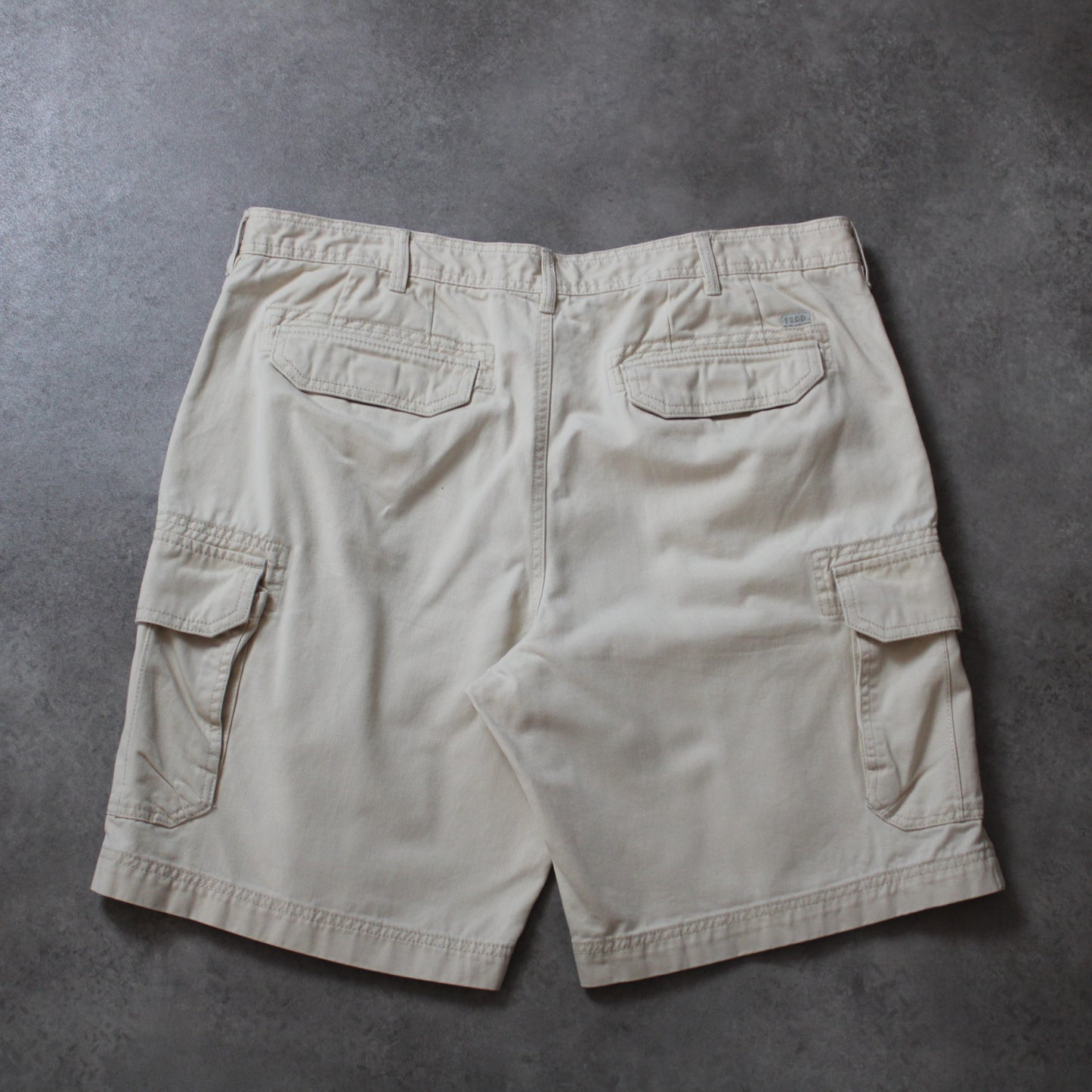 Izod Cargo-Shorts (Größe W40)