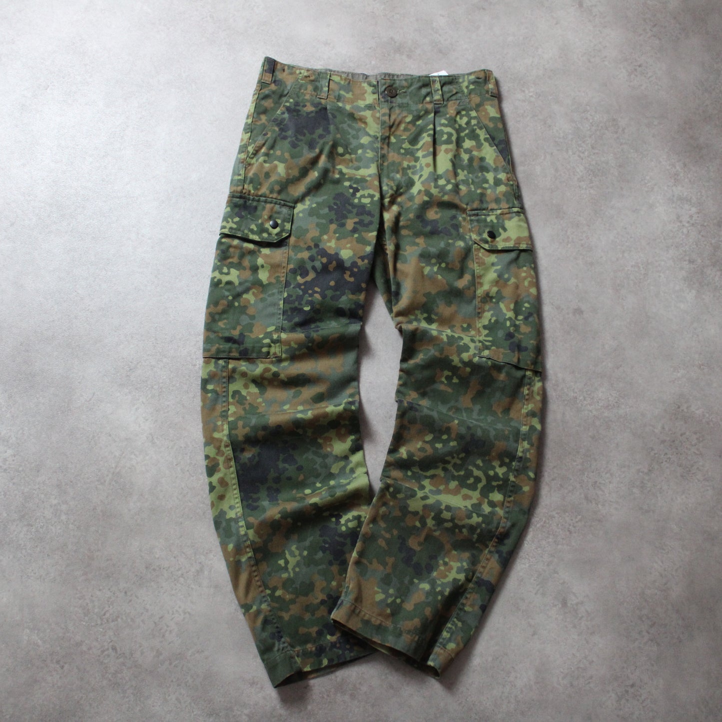 Camouflage-Cargohose (Größe W30)
