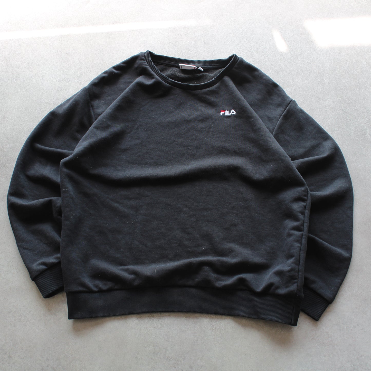 Fila Embrioed Small Logo Crewneck Sweatshirt (Kid - XL)