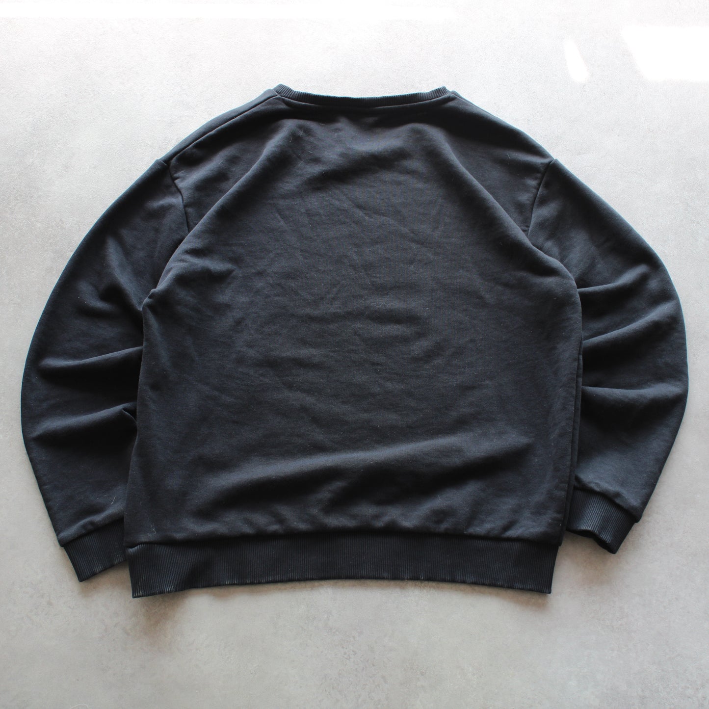 Fila Embrioed Small Logo Crewneck Sweatshirt (Kid - XL)