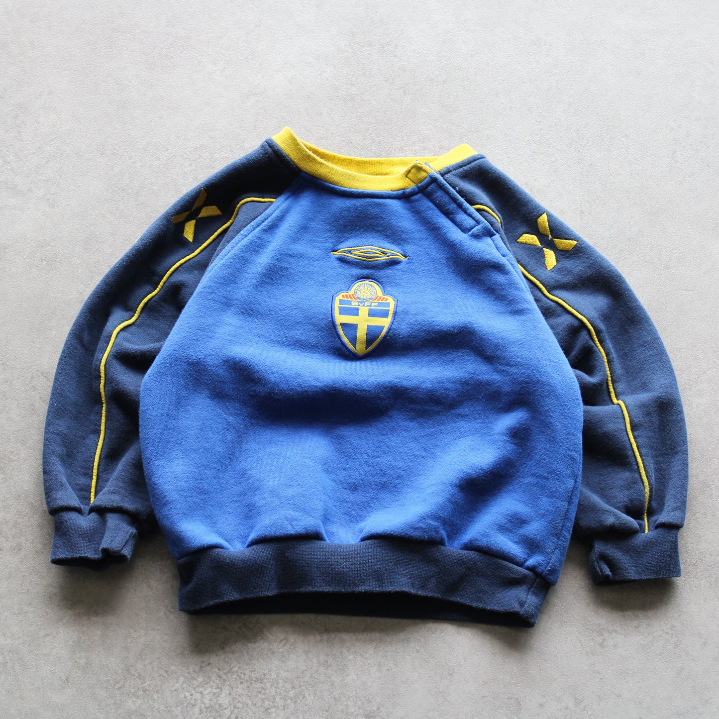 Umbro Sweatshirt mit Rundhalsausschnitt und Stickerei (Kind - 92 cm)