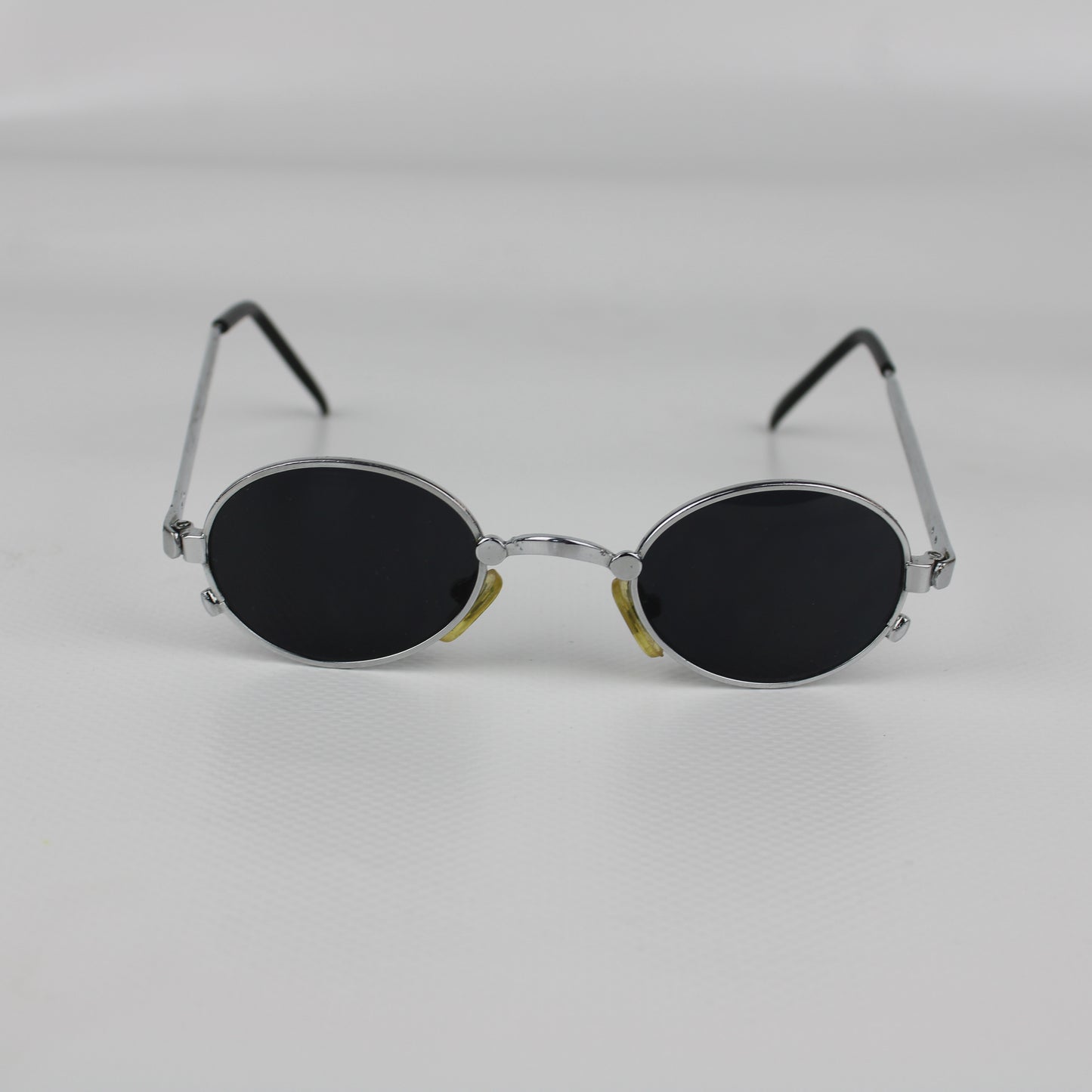 Retro Chrome Oval Sunglasses – Black Lens