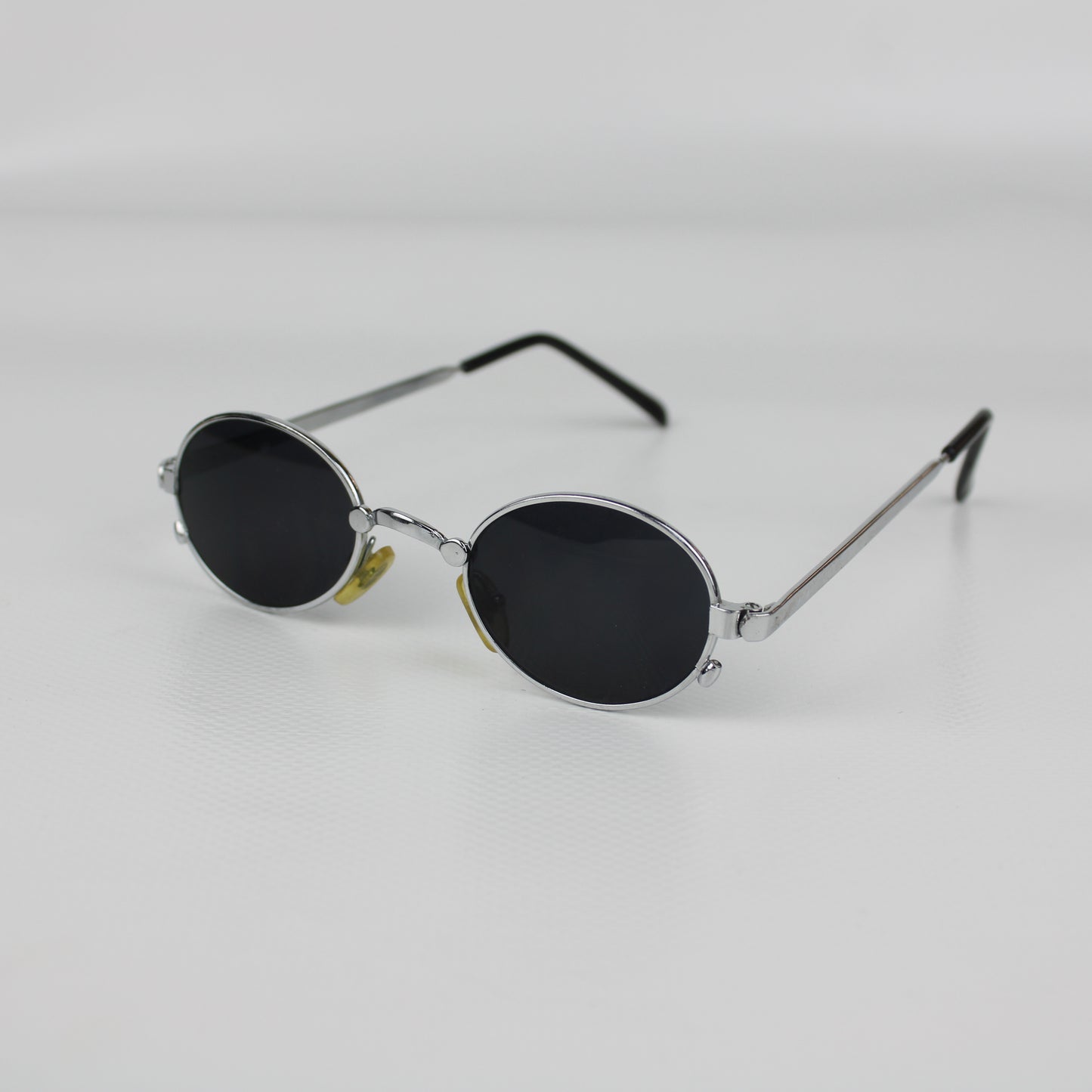 Retro Chrome Oval Sunglasses – Black Lens