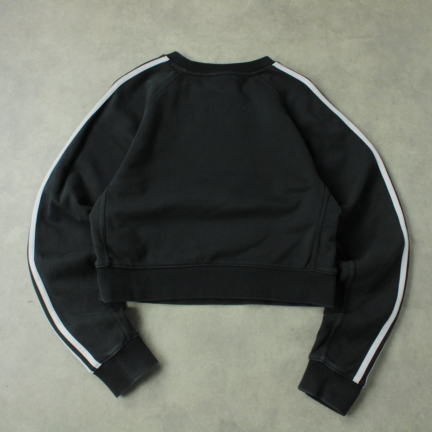 Adidas Cropped Trefoil Crewneck – Black (Woman–L)