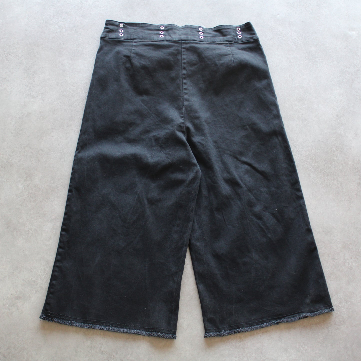 Black Wide-Leg Cropped Pants with Belt (Woman-46)