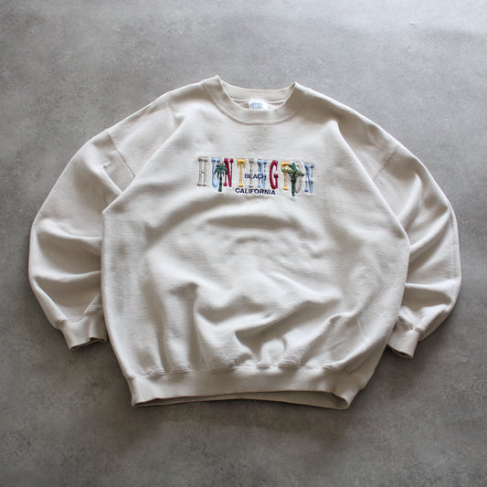 Gildan sweatshirt, vintage embroidered sweatshirt, Huntington Beach sweater, California pullover, retro 90s streetwear, oversized vintage crewneck