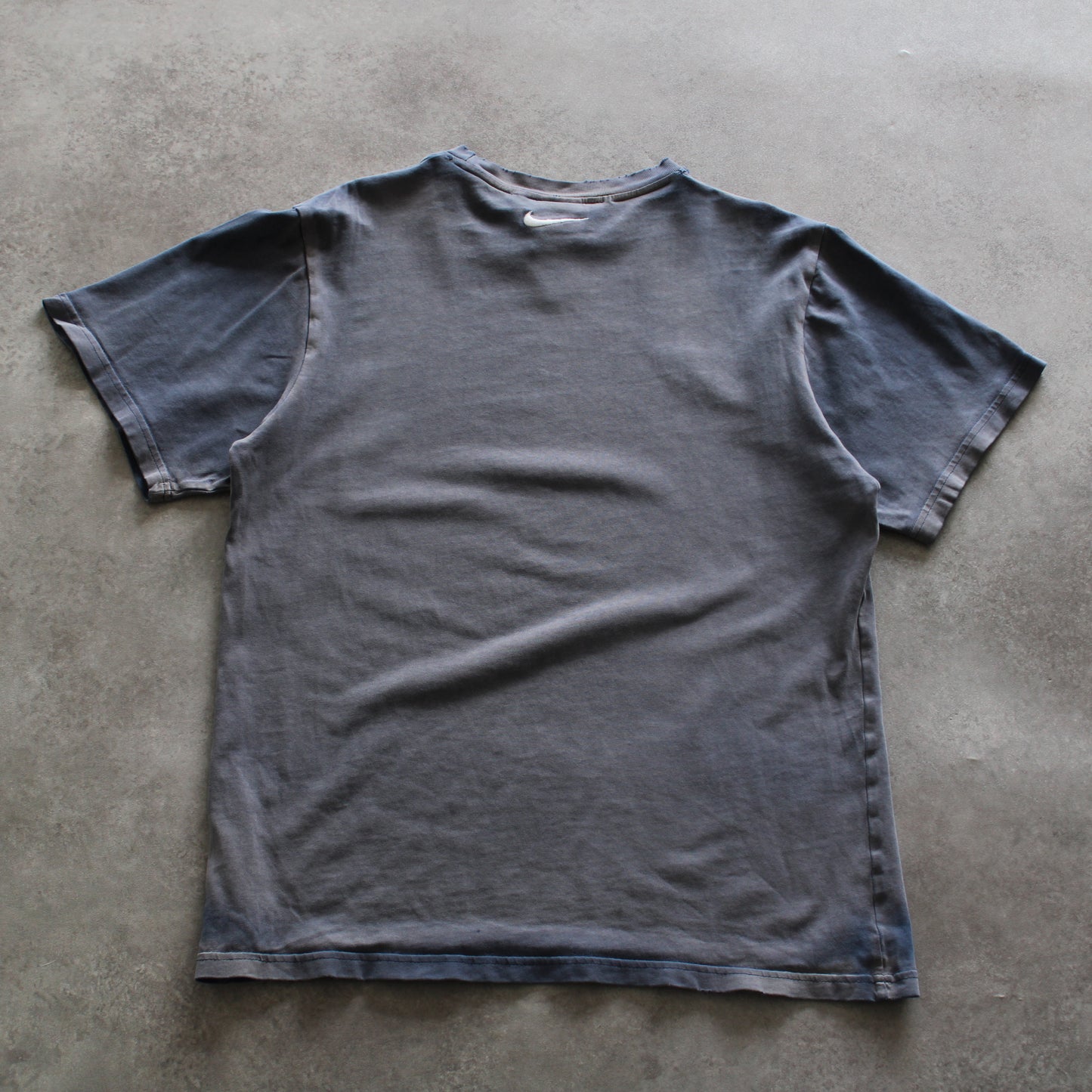 Nike Vintage Faded Black T-Shirt – Minimal Swoosh Logo (Man-M) [FLAWED]