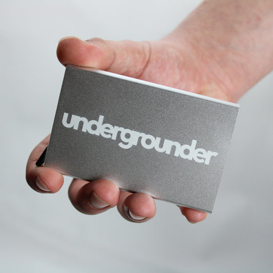 Undergrounder Kartenhalter [ Silber-Schriftarten ]