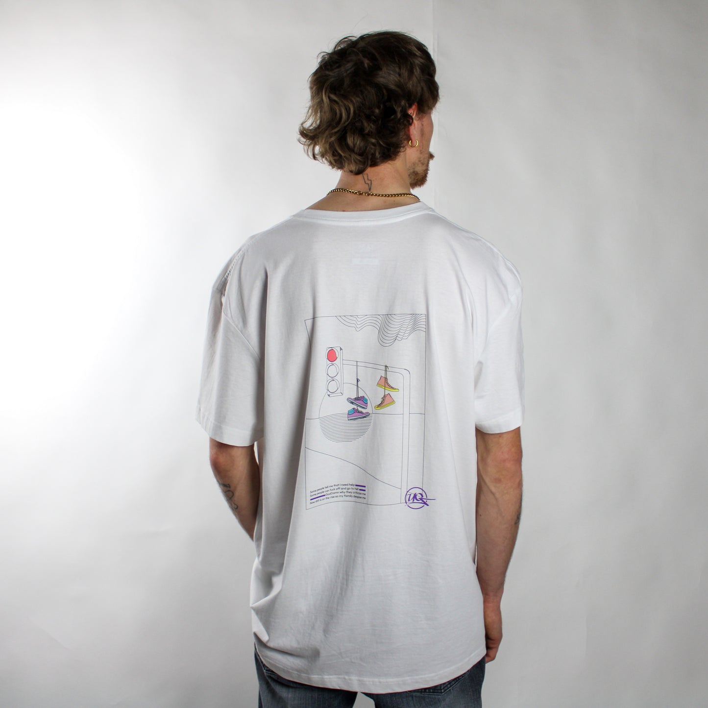 Undergrounder – Weißes T-Shirt mit Rückenaufdruck 