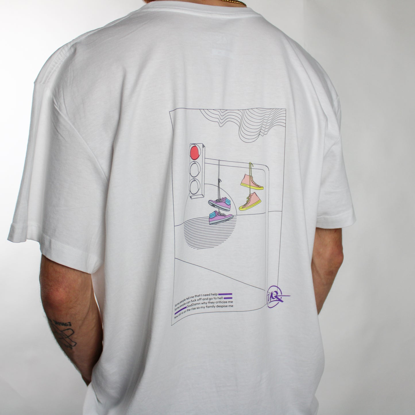 Undergrounder – Weißes T-Shirt mit Rückenaufdruck 