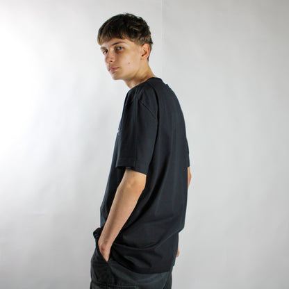 Undergrounder – Schwarzes T-Shirt mit kleinem Aufdruck 