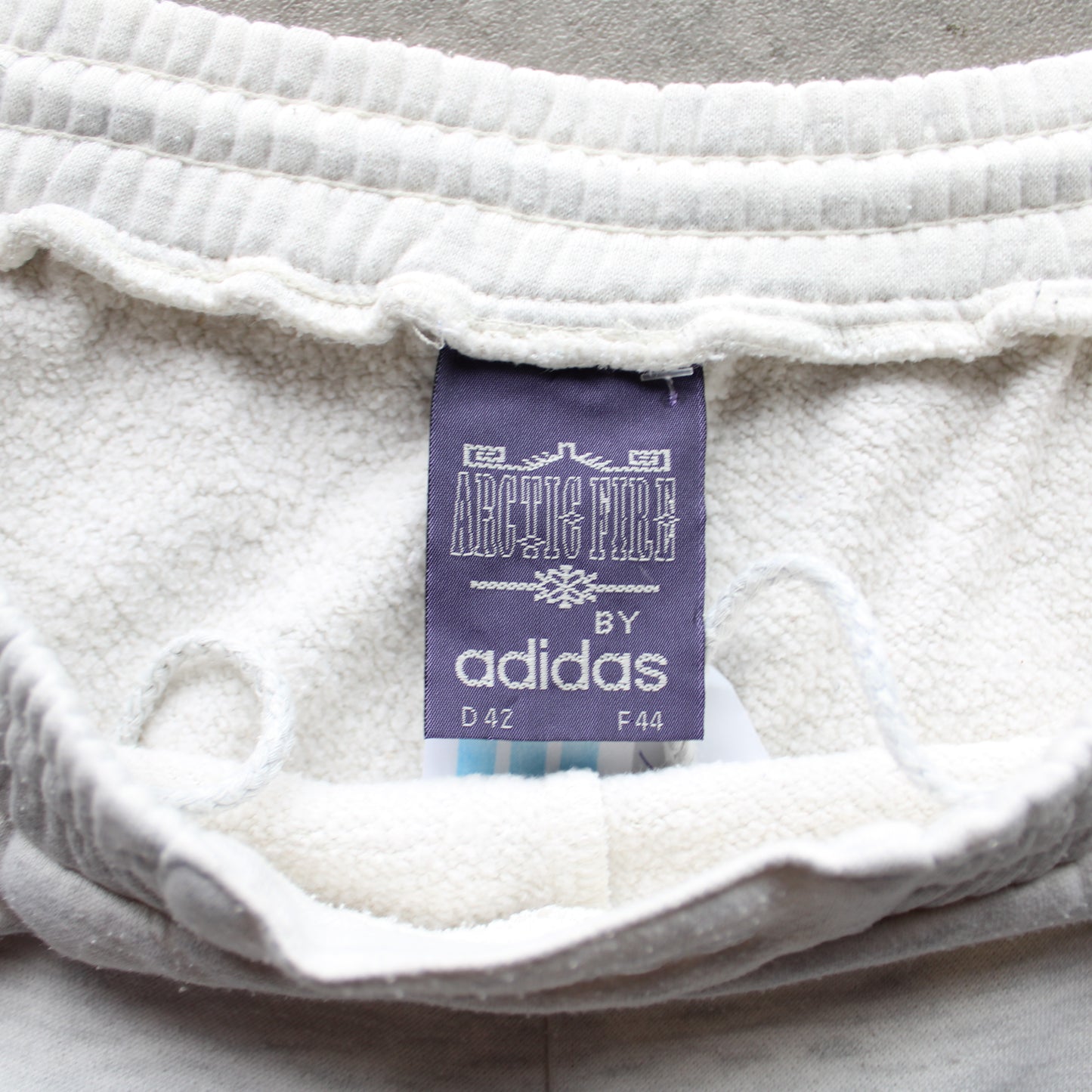 Adidas Arctic Fire Vintage Sweatpants – Grey Patterned Side Panels (Man-XL