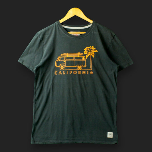 Es gibt ein Kalifornien T-Shirt