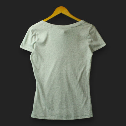 Hollister – T-Shirt mit V-Ausschnitt