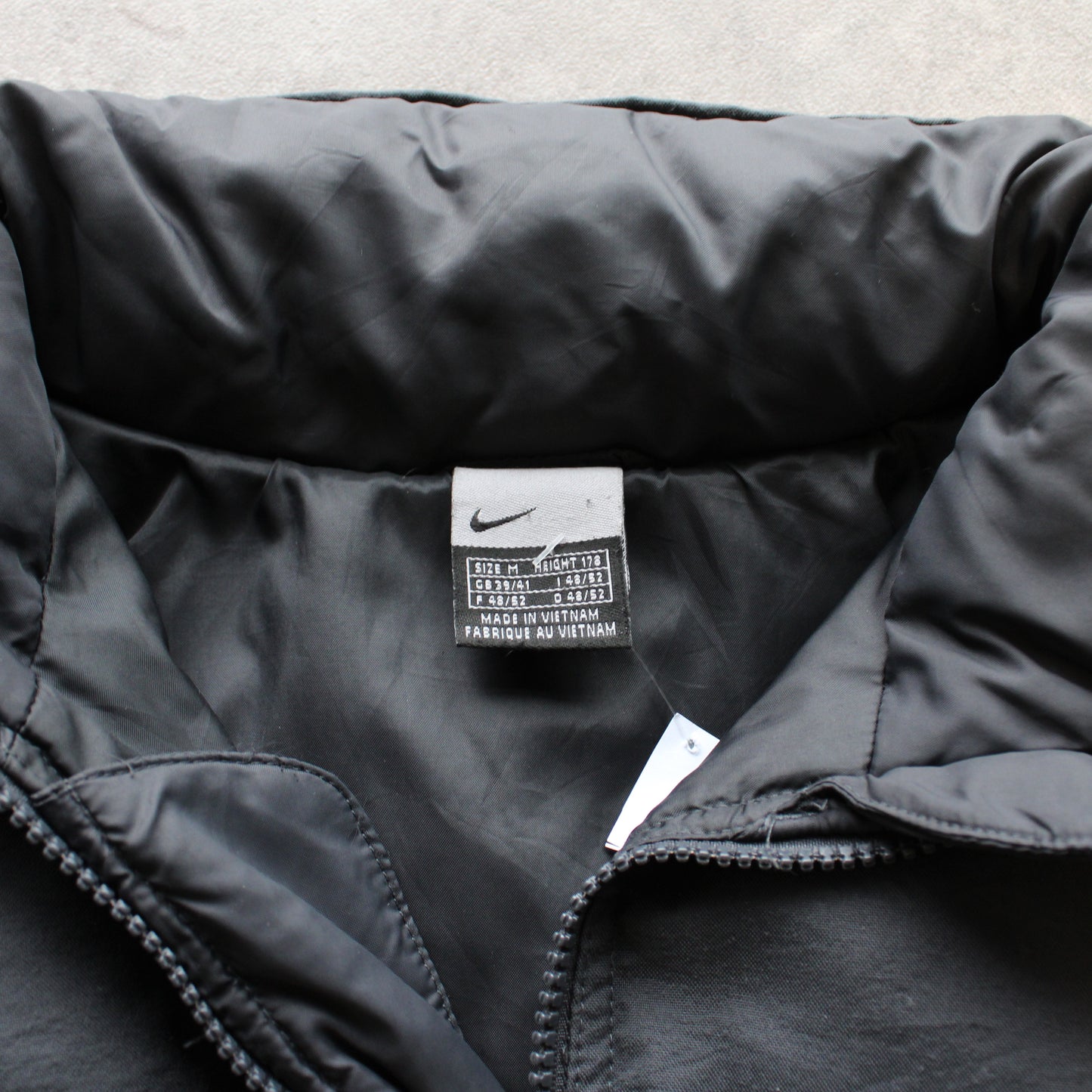 Nike Vintage Puffer Jacket – Black (Man-M)