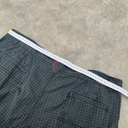 Ocean Pacific Black Check Cargo Shorts W42
