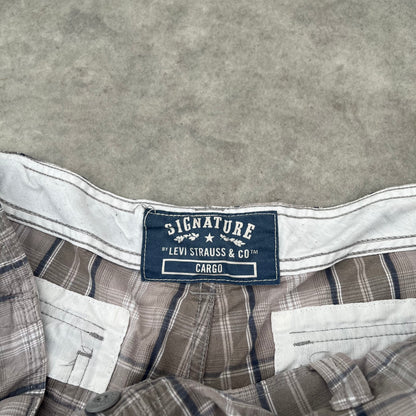 Levi's Plaid Cargo Shorts W40