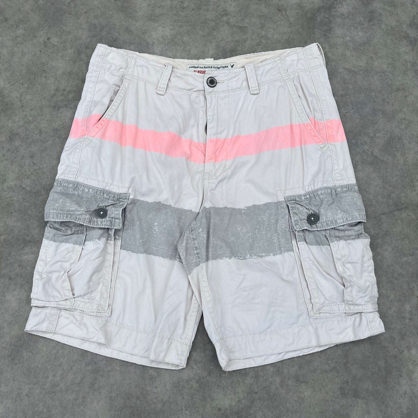 American Eagle White Striped Cargo Shorts W34