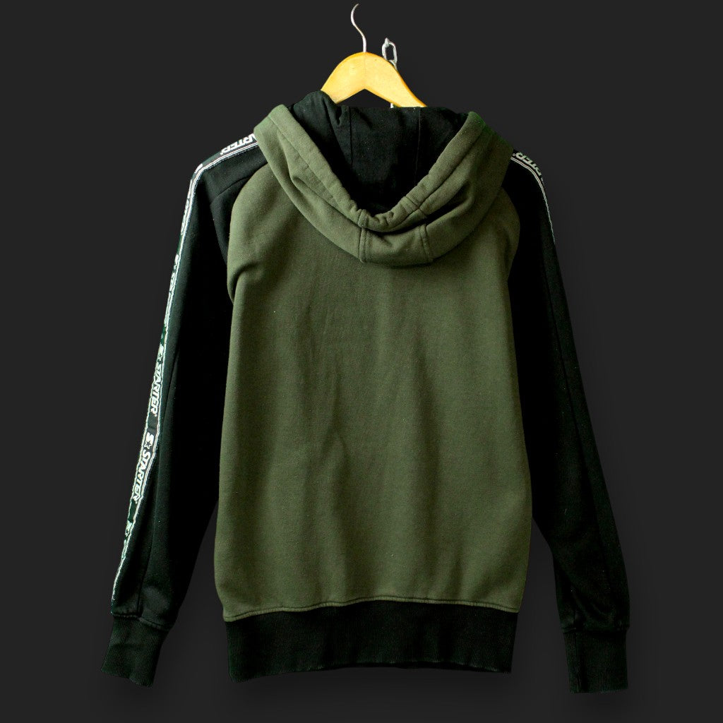 Kapuzenpullover mit Starter-Print (Größe M)