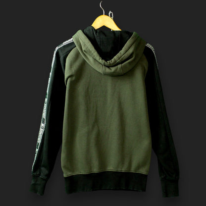 Kapuzenpullover mit Starter-Print (Größe M)