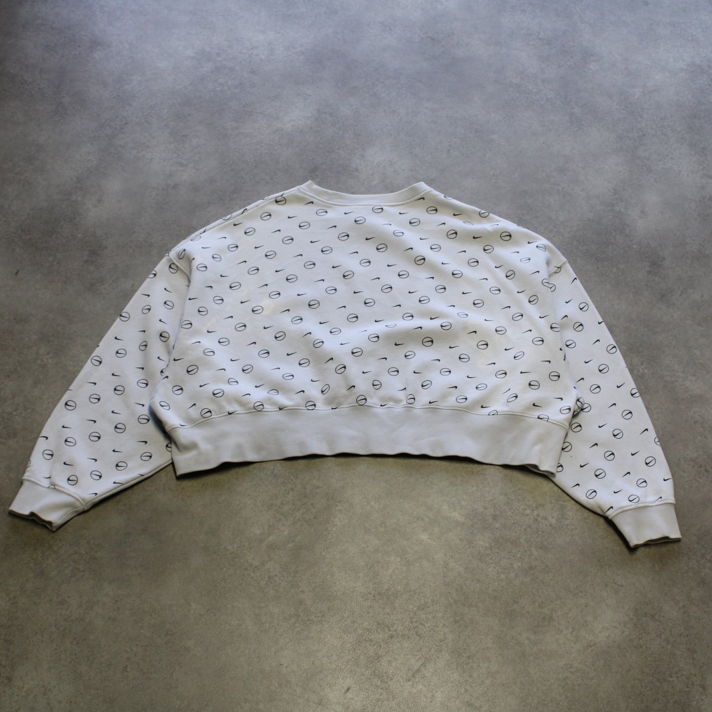Nike Oversized Crewneck – White (Woman-M)