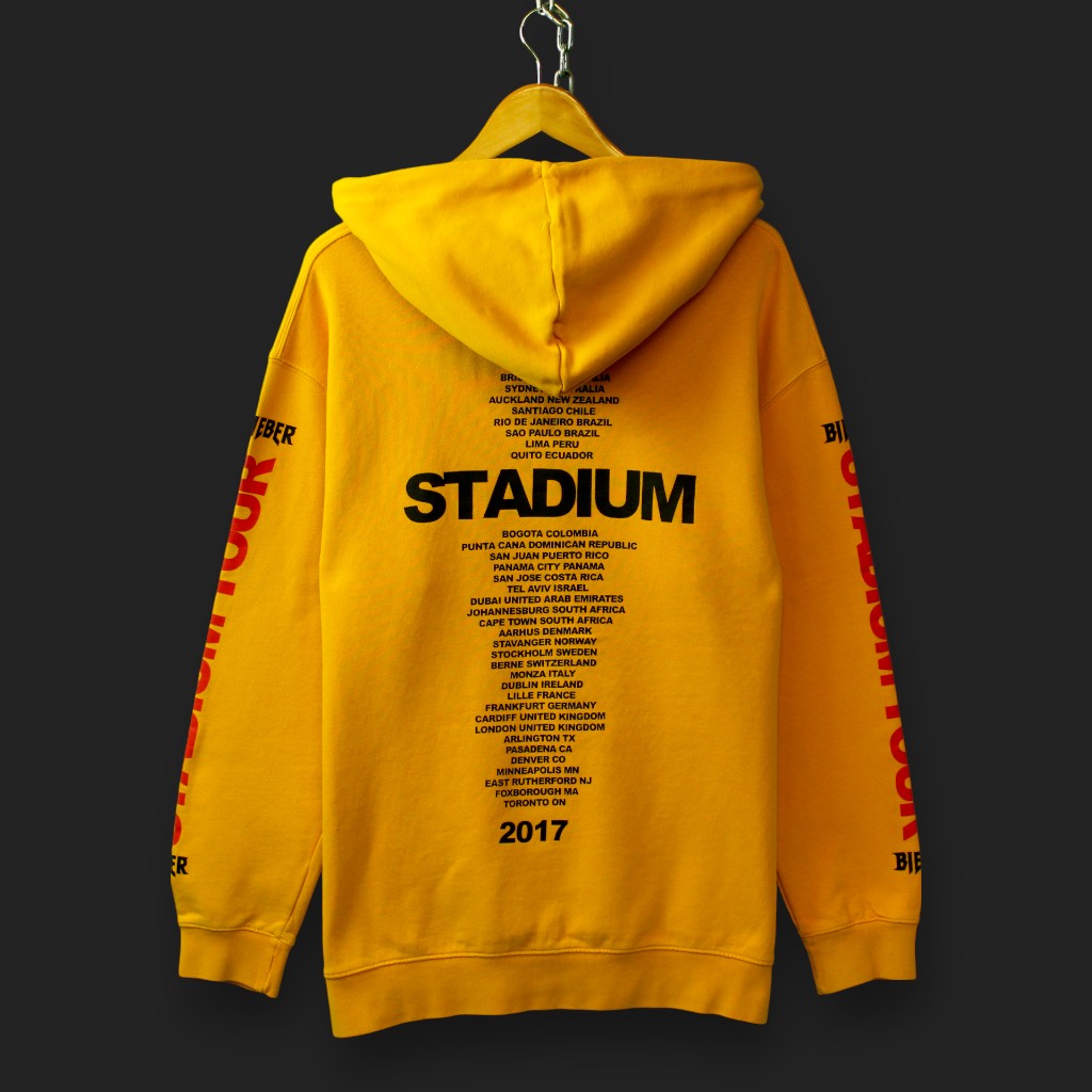 Kapuzenpullover mit Team-Bieber-Stadion-Aufdruck (Größe L)