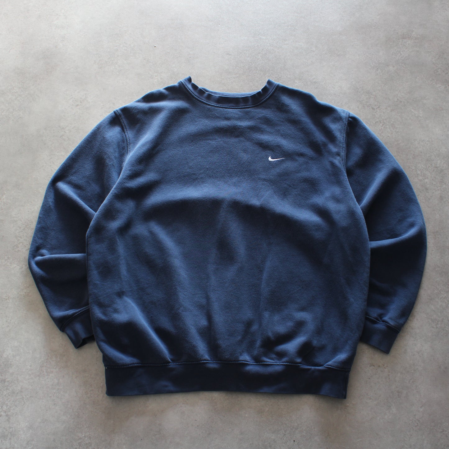 Nike Vintage Small Embroidered Logo Crewneck – Navy (Man-XL)