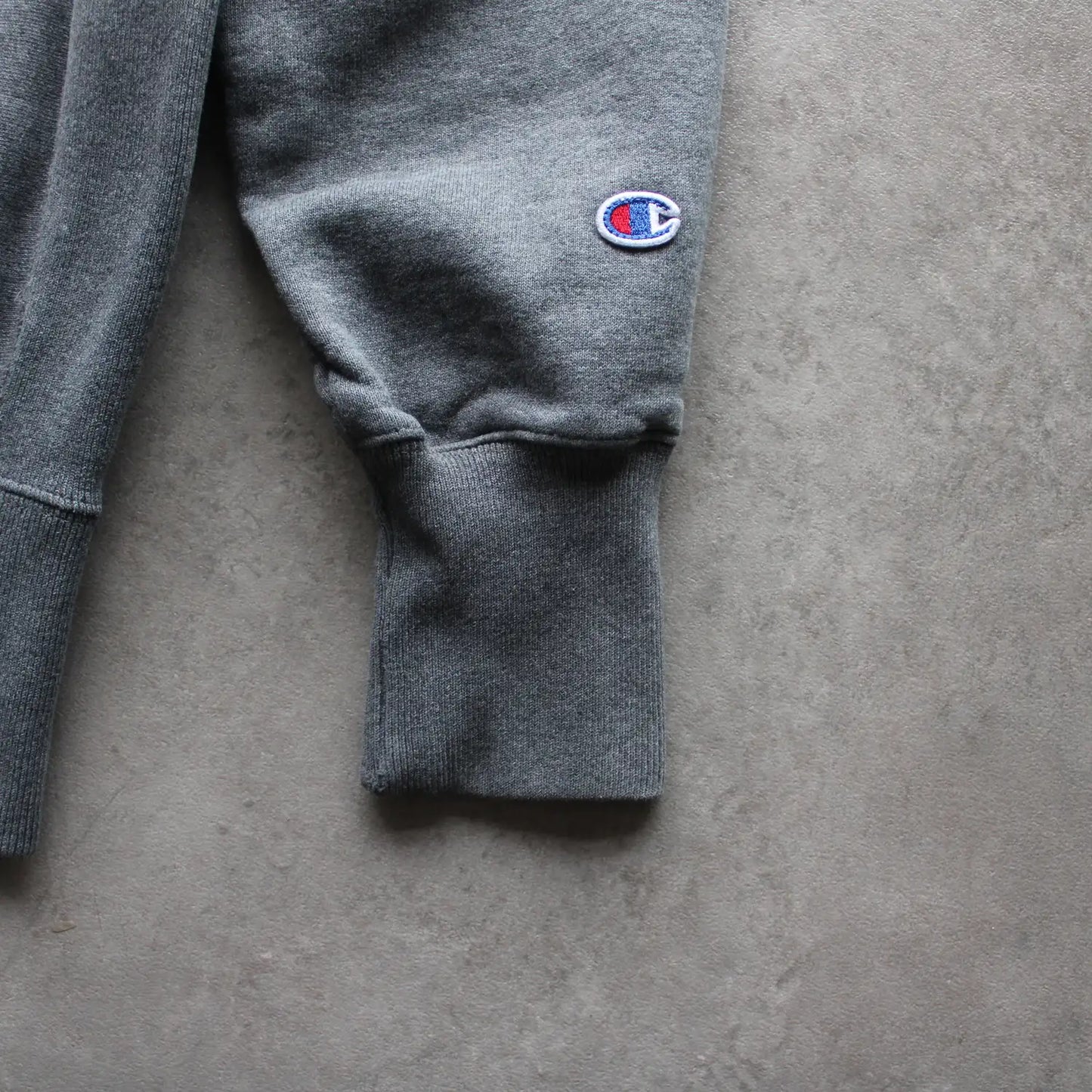 Champion Embroidered Crewneck – Grey (Man-L)