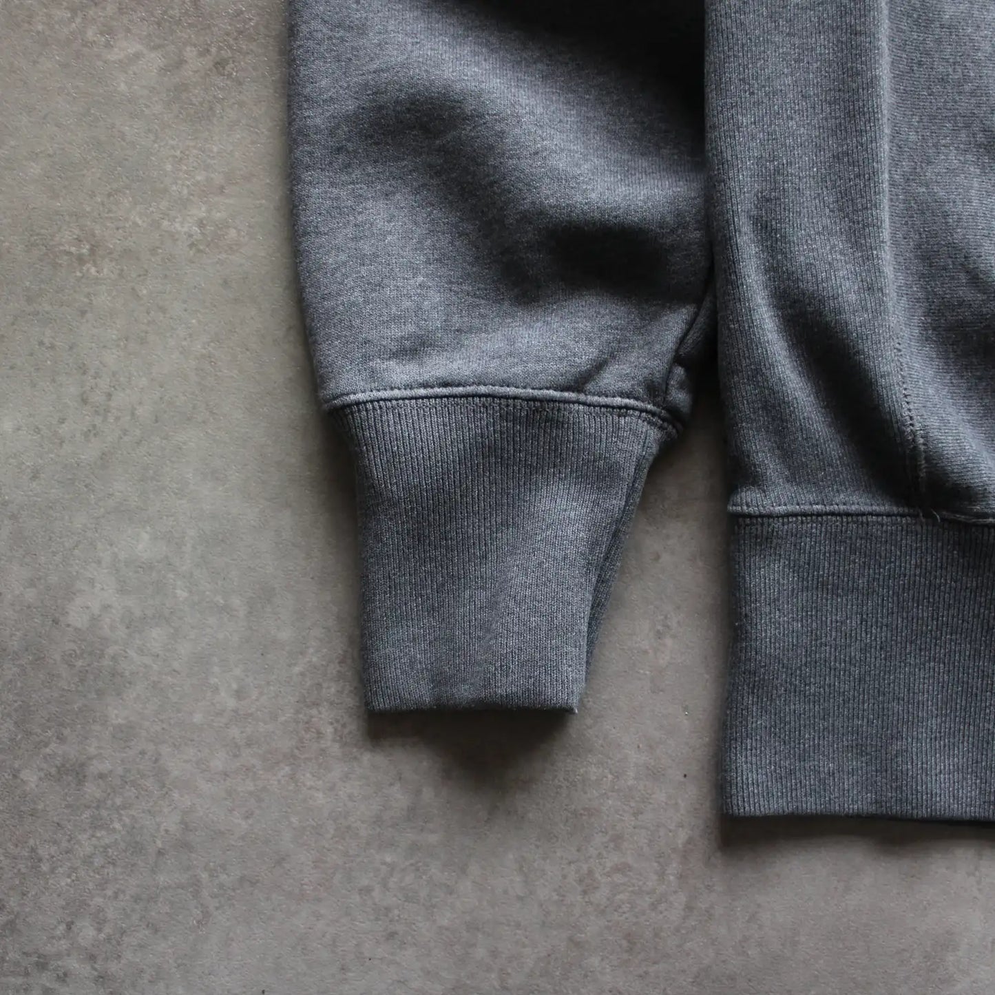 Champion Embroidered Crewneck – Grey (Man-L)