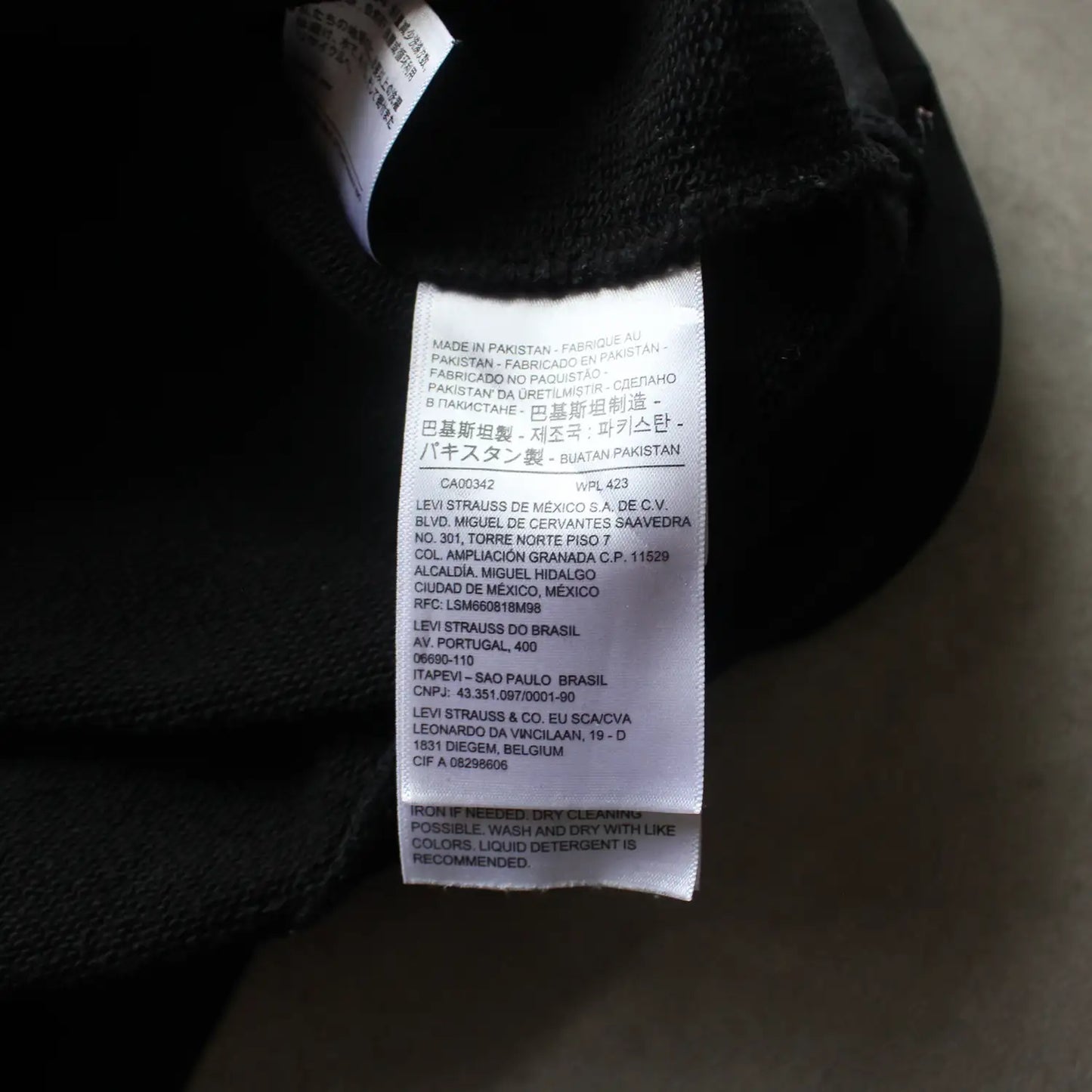 Levi’s Embroidered Logo Crewneck – Black (Man-M)