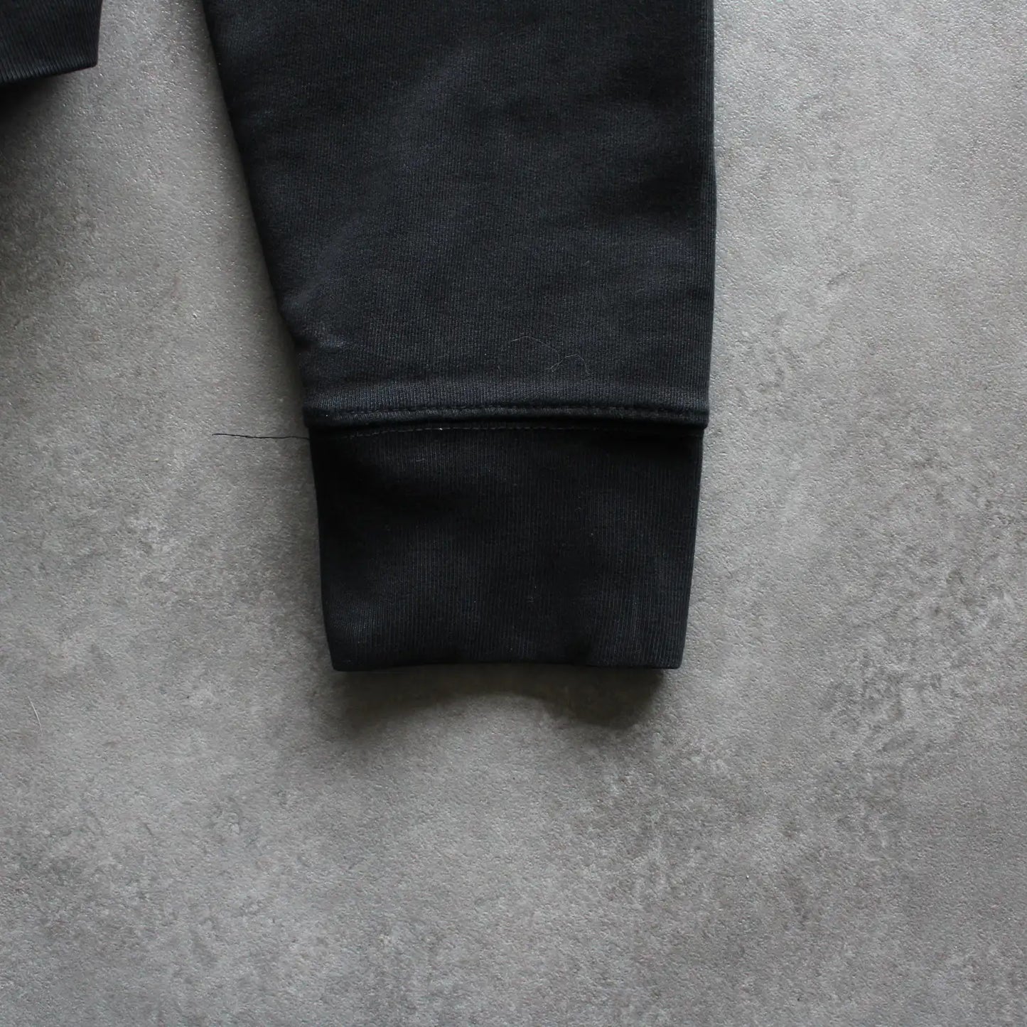 Levi’s Embroidered Logo Crewneck – Black (Man-M)