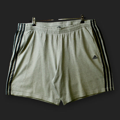 Adidas Shorts (Größe XL)