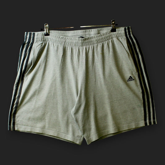 Adidas Shorts (Größe XL)