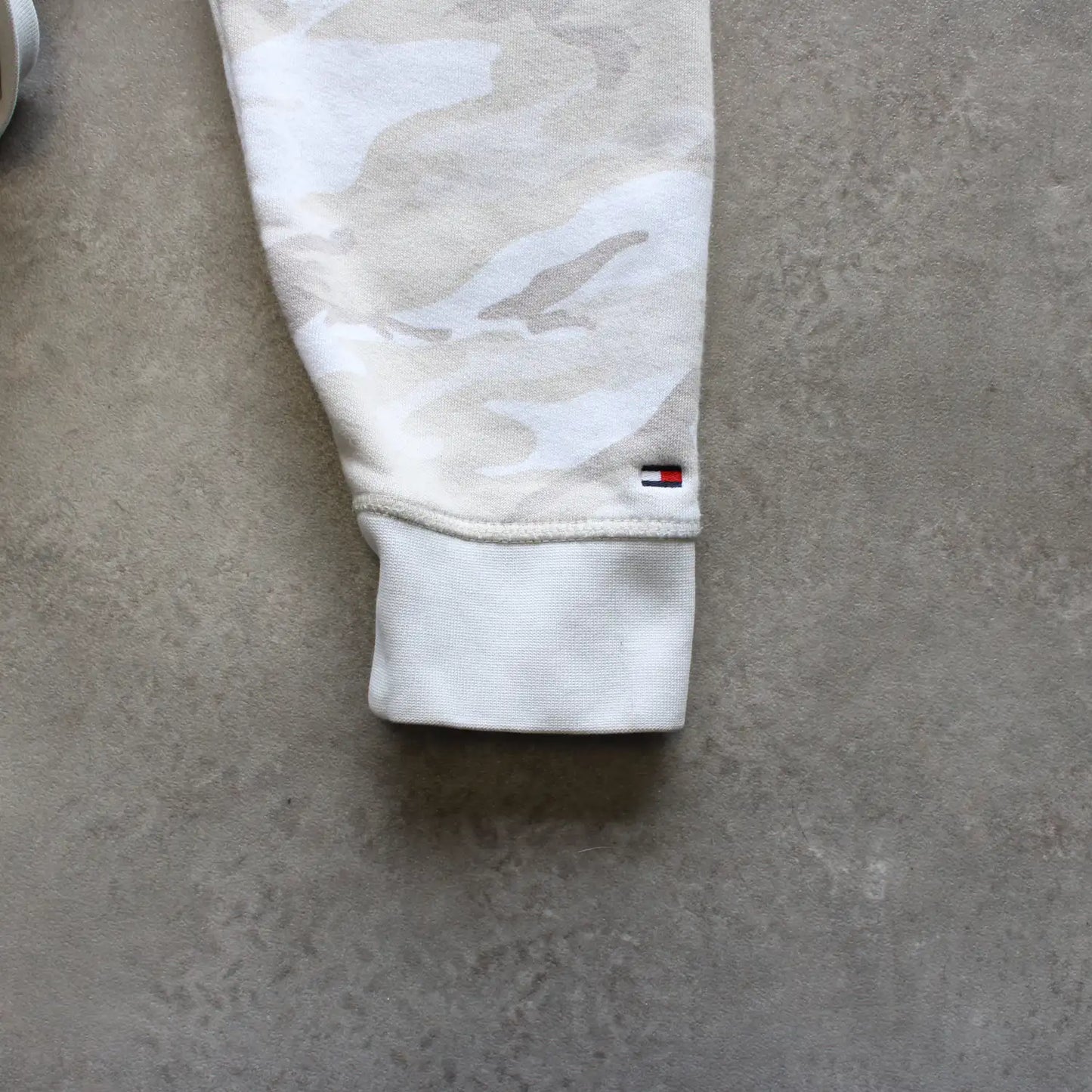 Tommy Hilfiger Embroidered Hoodie – White Camo (Man-L)