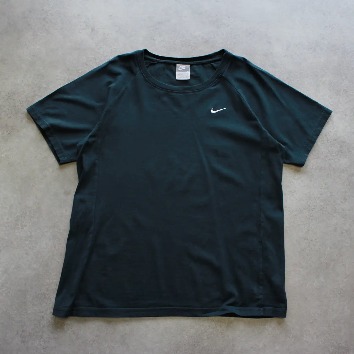 Nike Small Embroidered Logo Tee – Black (Woman-L)