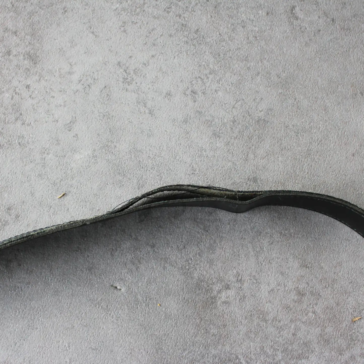 Yves Saint Laurent Leather Belt – Black/Gold (Man-115cm)