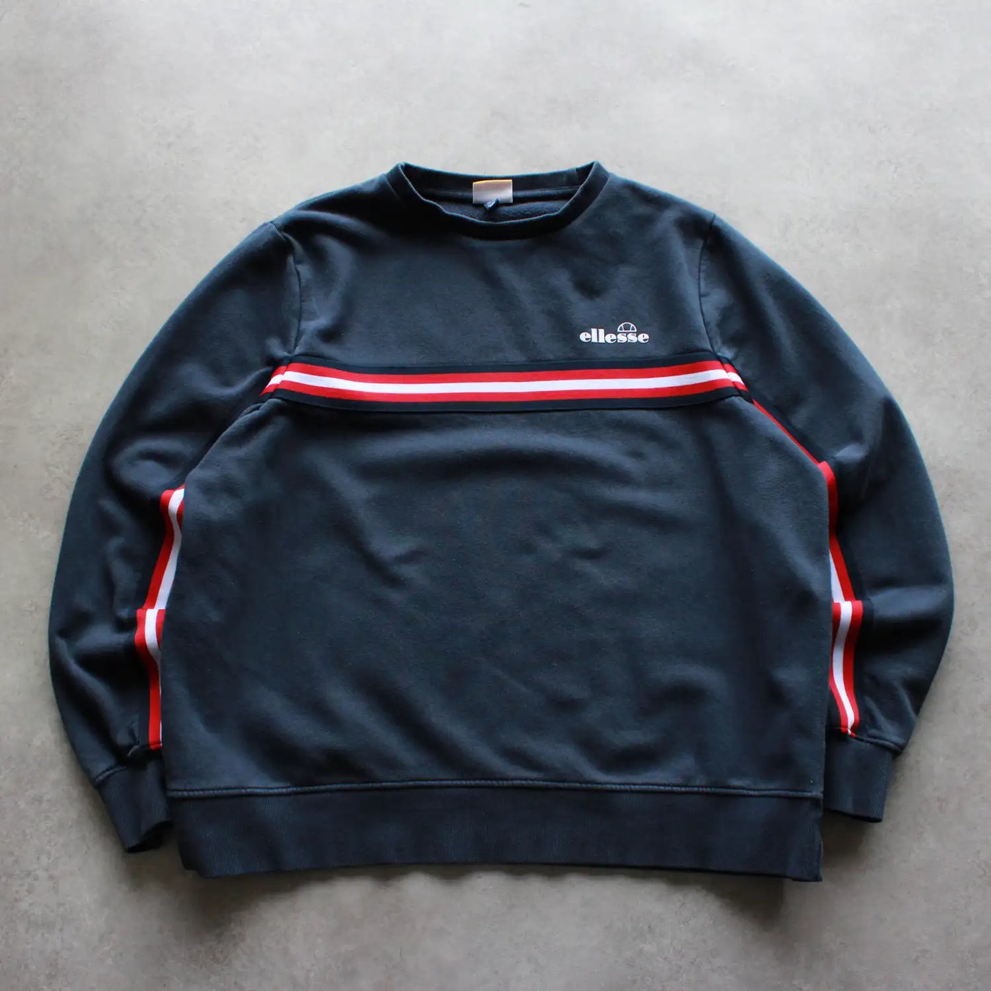 Ellesse Striped Logo Crewneck – Navy/Red/White (Man-L)