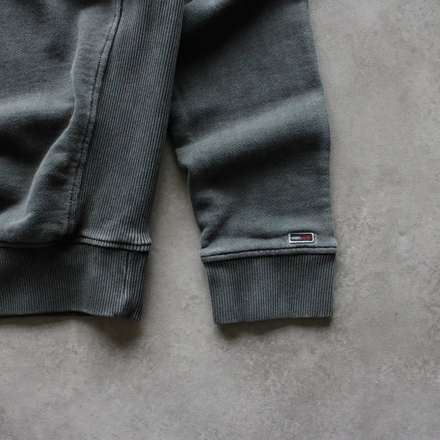 Tommy Jeans Printed Crewneck – Grey (Man-L)