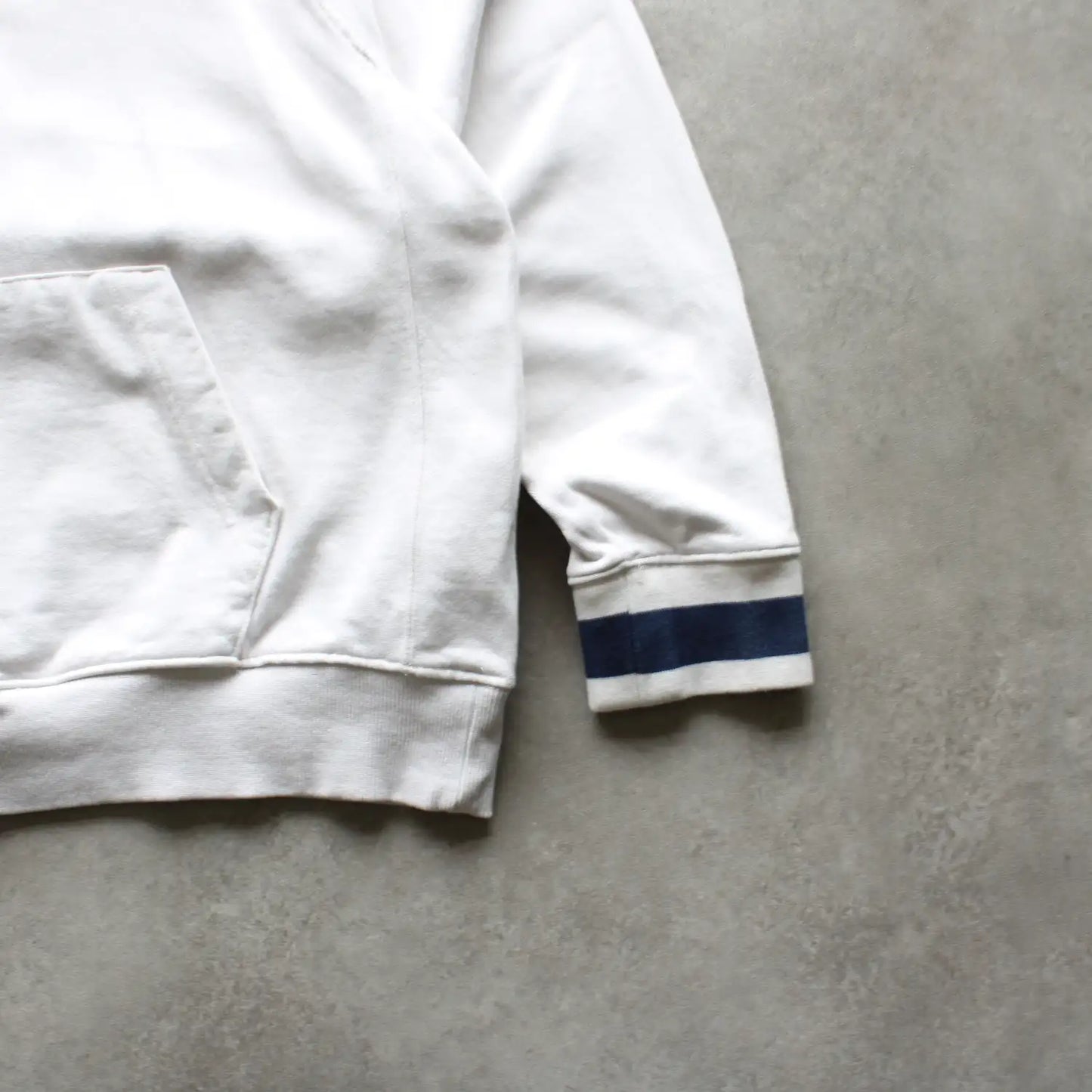 Nike Embroidered Logo Hoodie – White/Navy (Man-L)