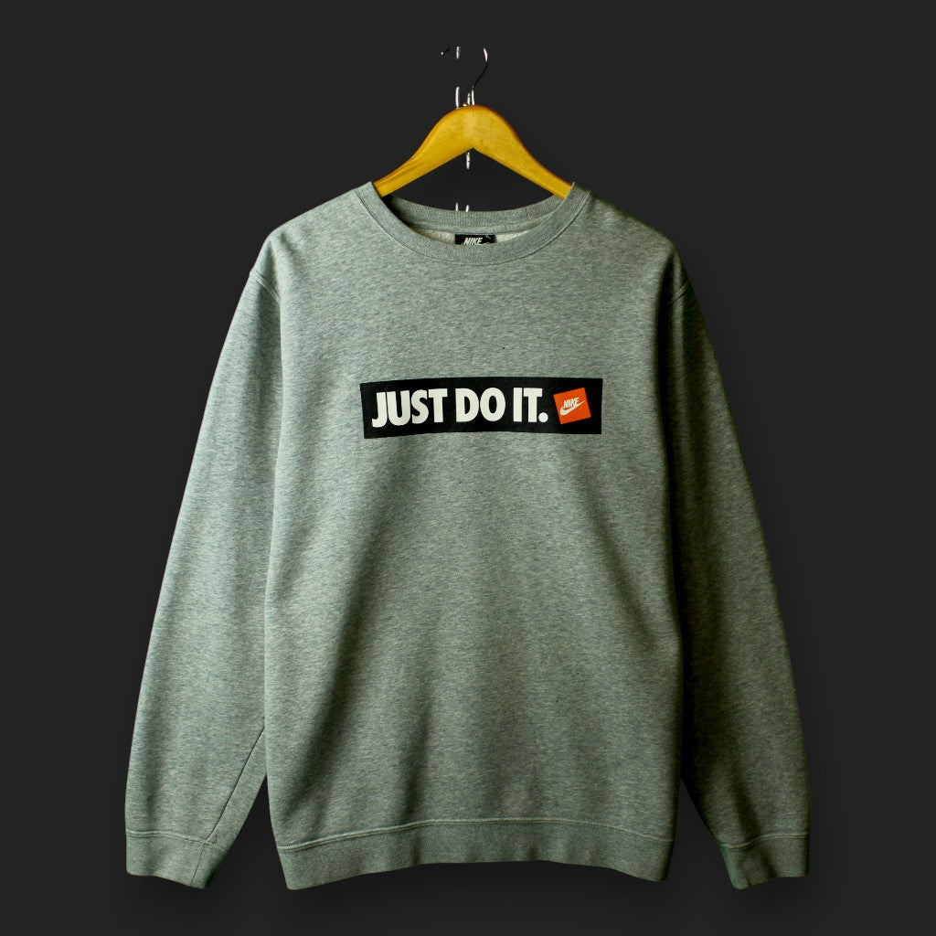 Bedruckter Rundhalspullover von Nike (Größe XL)