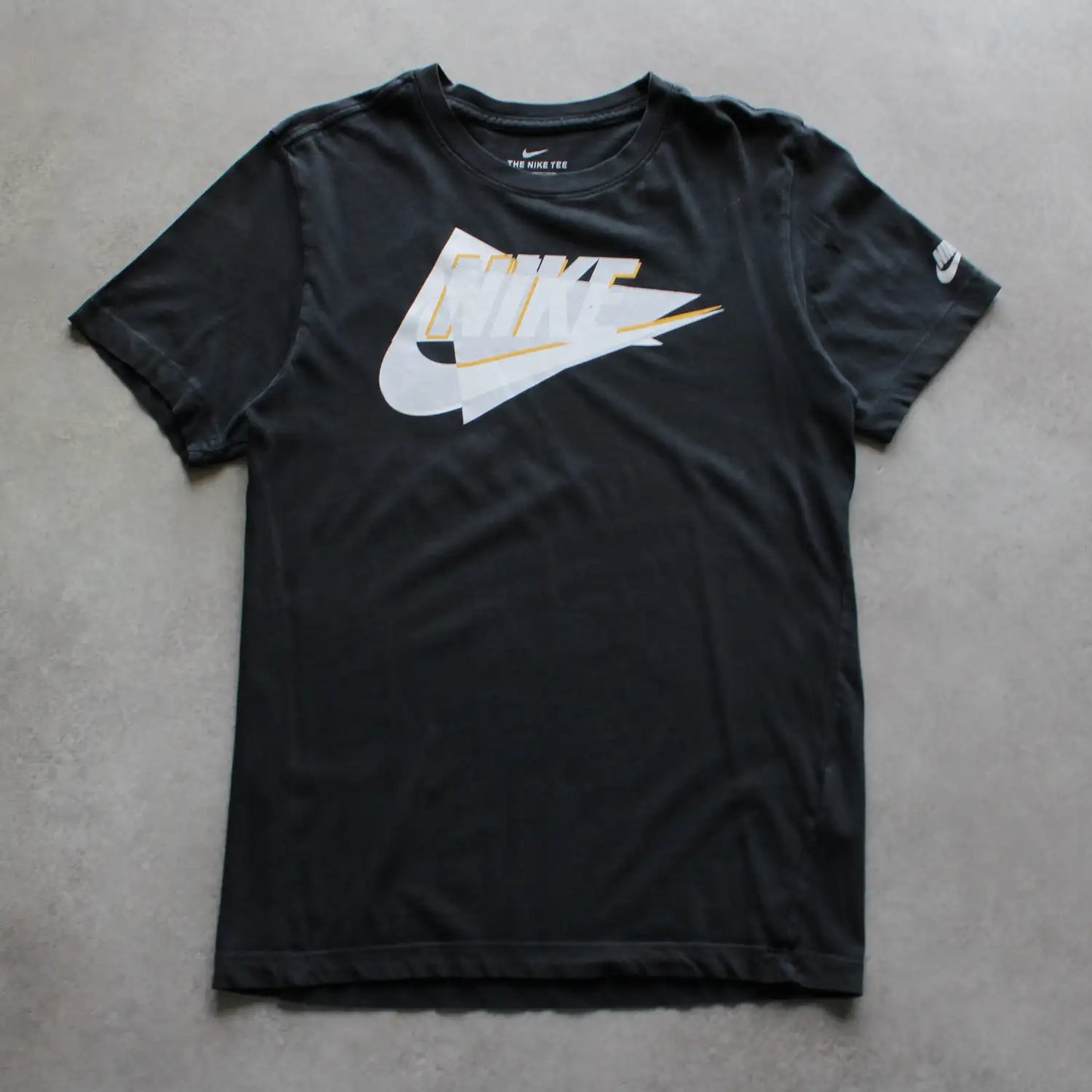 Nike Printed Logo Tee – Black/White (Man-S)