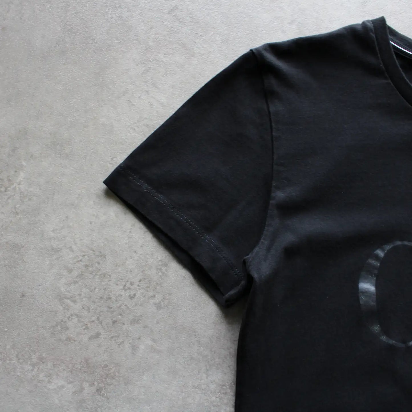 Calvin Klein Monogram Logo Tee – Black (Woman-S)