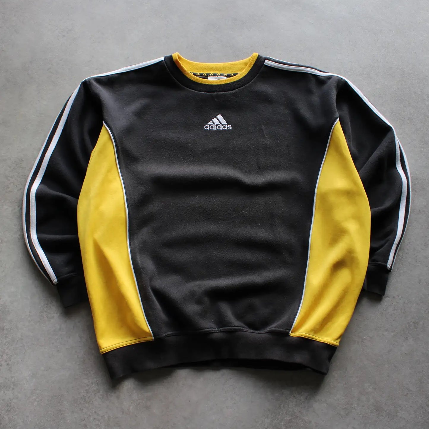 Adidas Embroidered Two-Tone Sweatshirt – Black/Yellow (Man-L)